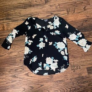 Gently used Van Heusen blouse.
